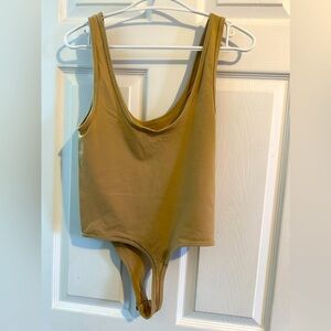 “Essential One-Piece Fitted Top – Perfect Layering Piece”